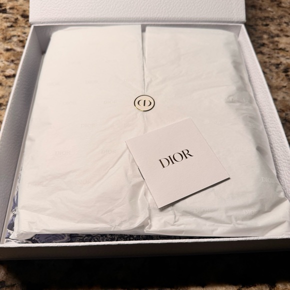 Dior "Around The World" Puzzle - Picture 4 of 7